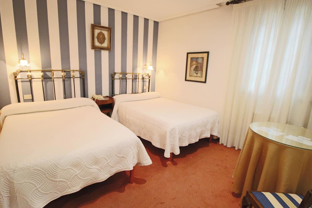 In-room safe, desk, free WiFi