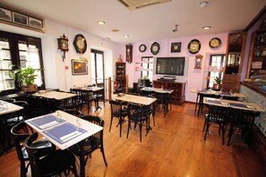 Dining - Hotel Santillana (Santillana del Mar)