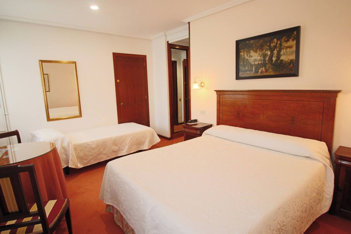 In-room safe, desk, free WiFi