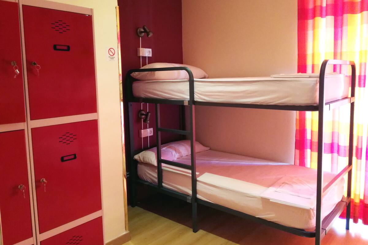 Bed in mixed shared dormitory (6 beds) | Desk, WiFi (free)