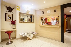 Check-in/check-out kiosk - Inter Plaza Mayor (Madrid)