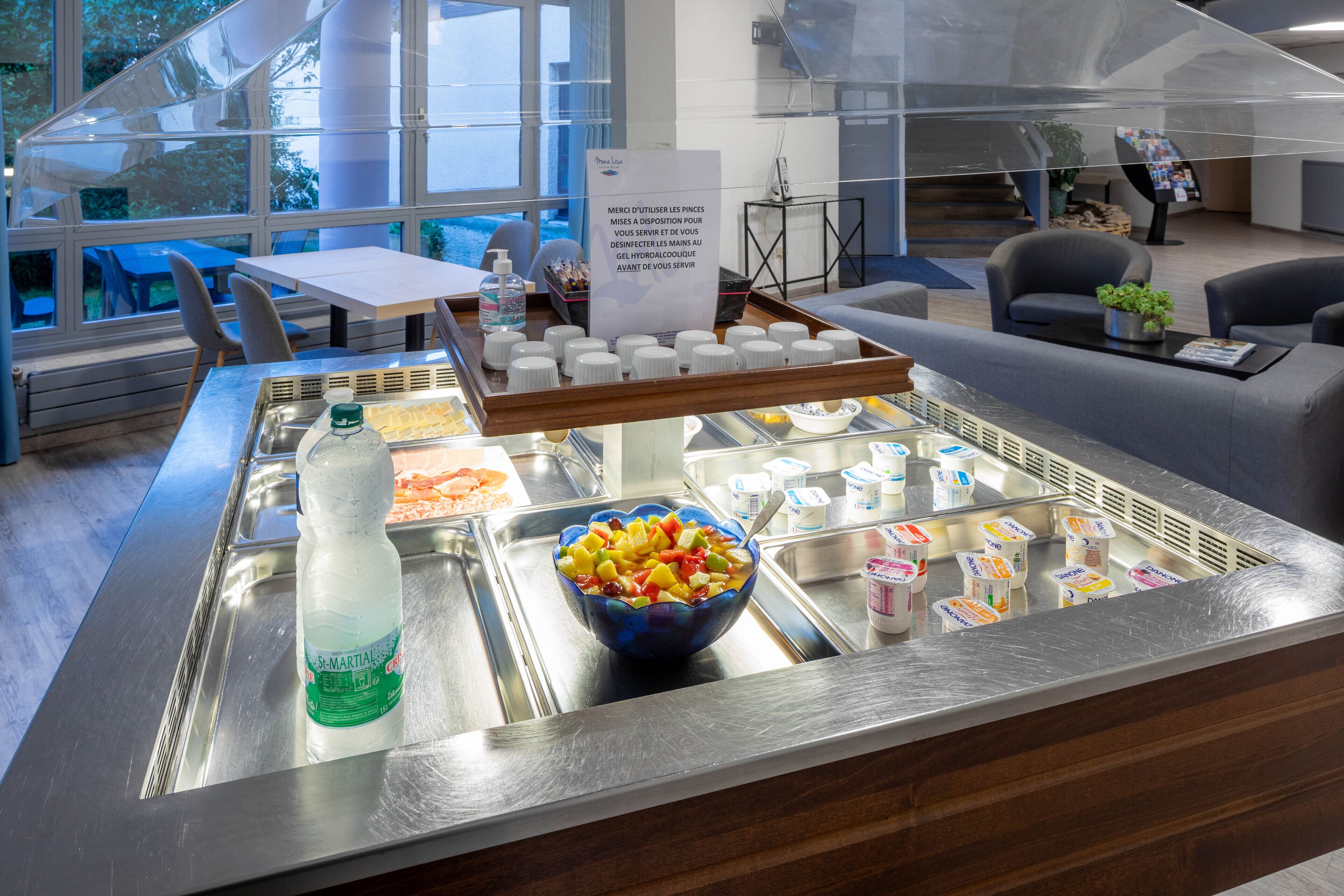 Petit déjeuner buffet servi tous les jours en supplément