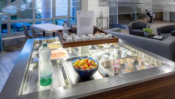 Petit déjeuner buffet servi tous les jours en supplément