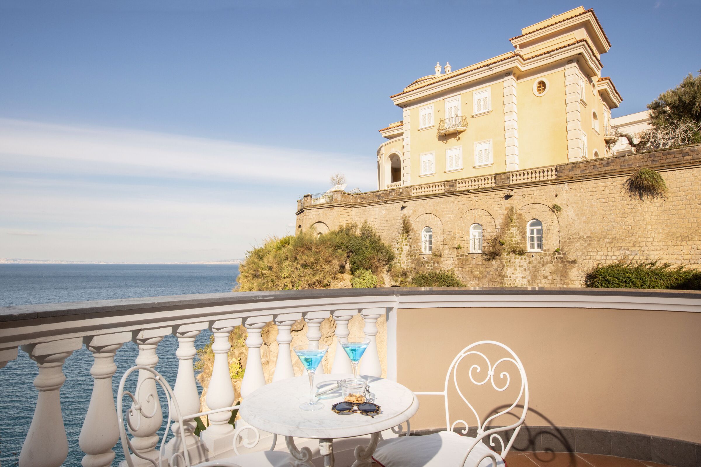 Soluzione Familiare - 2 camere su piano esclusivo - Balcone vista mare frontale | Water view