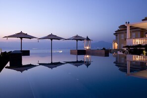 حمام سباحة لا متناهٍ