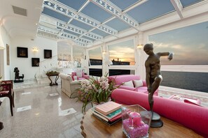 Sala de estar en el lobby
