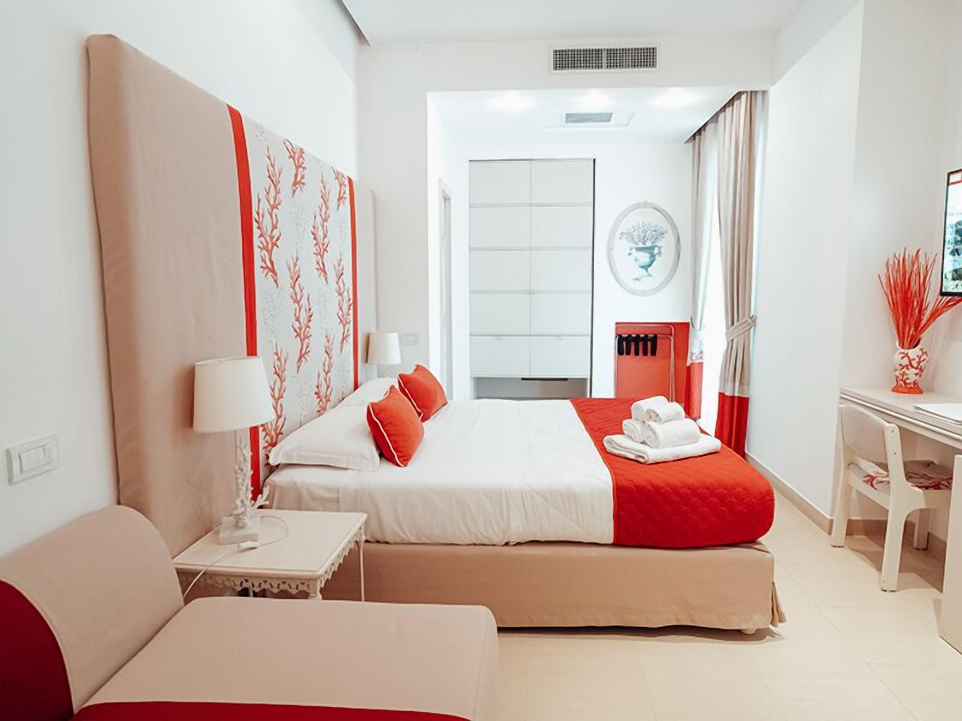 Premium bedding, minibar, in-room safe, desk