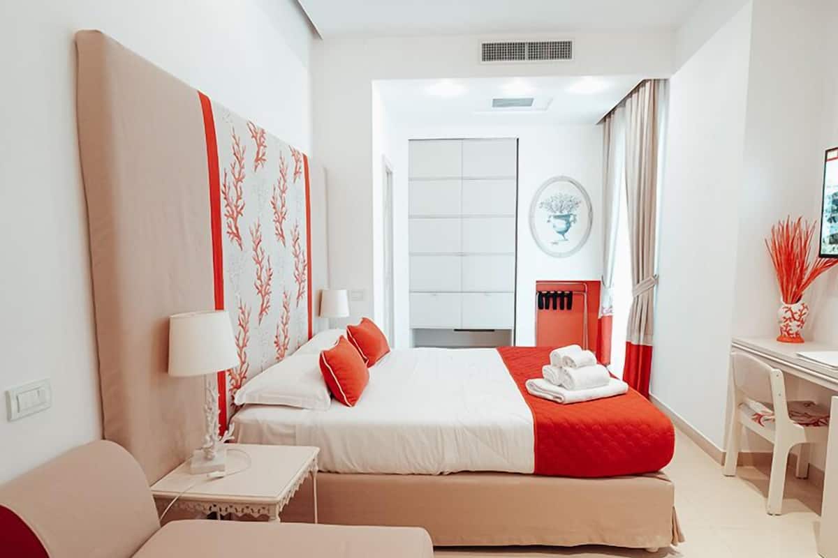 Premium bedding, minibar, in-room safe, desk