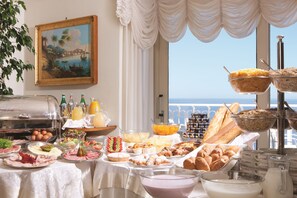 Desayuno buffet incluido todos los días