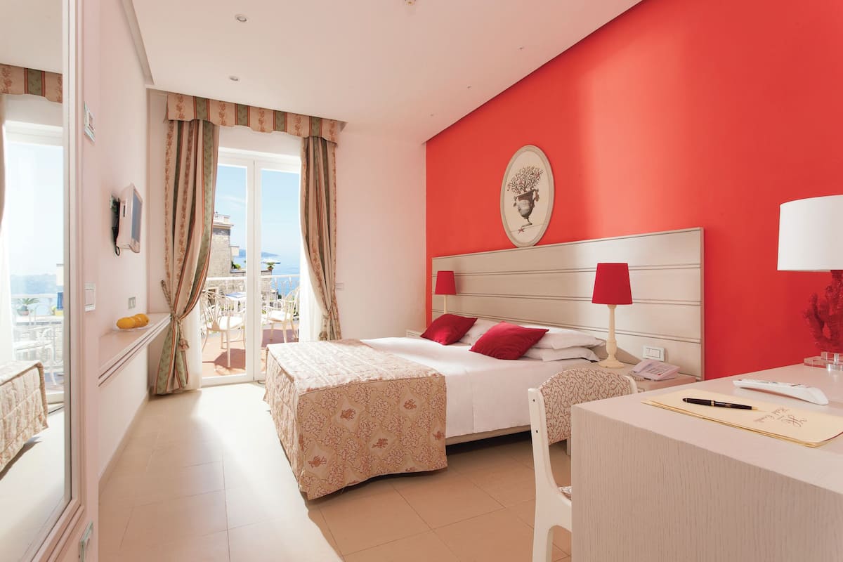 Premium bedding, minibar, in-room safe, desk