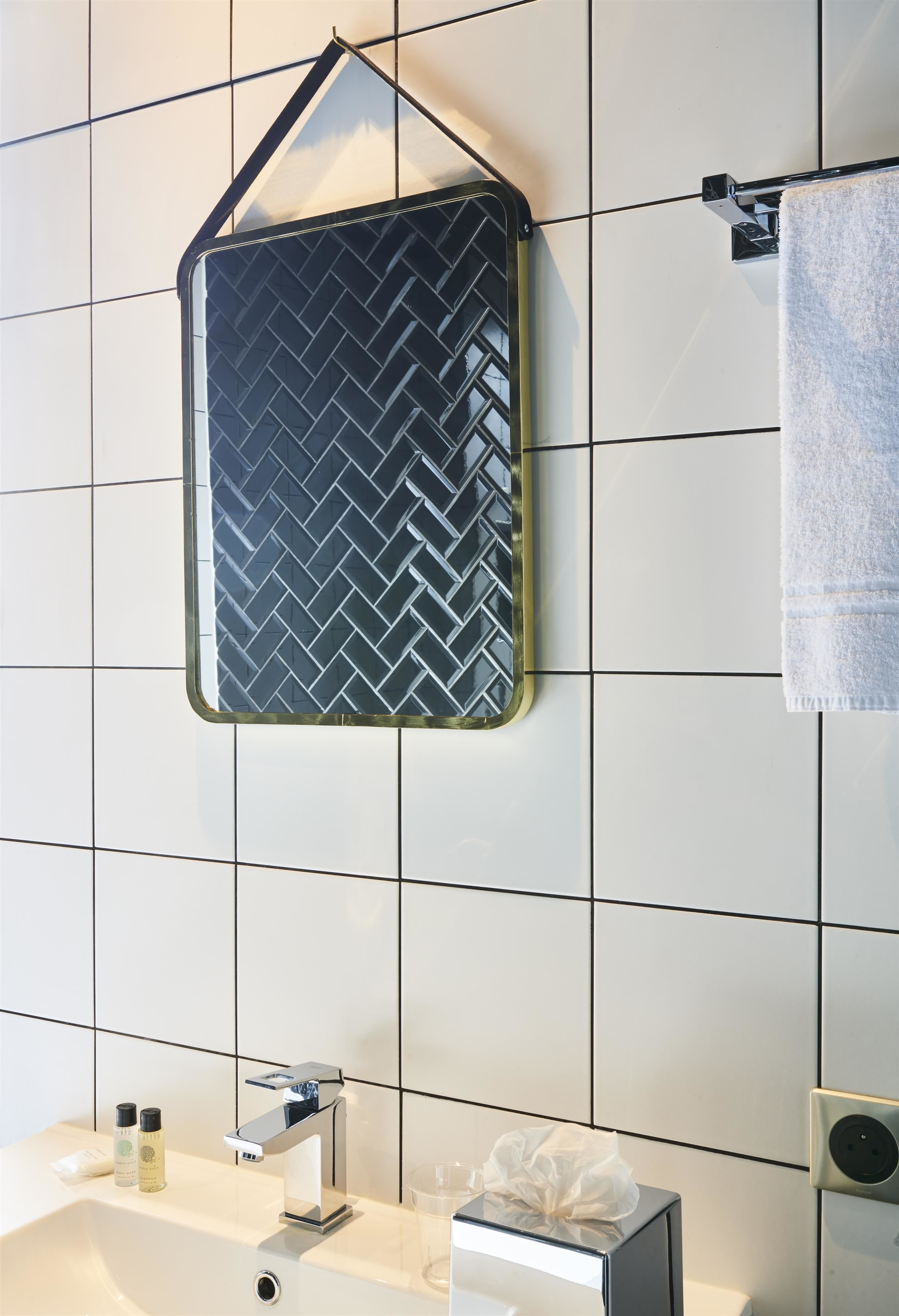 classic room | bathroom | free toiletries, hair dryer, towels