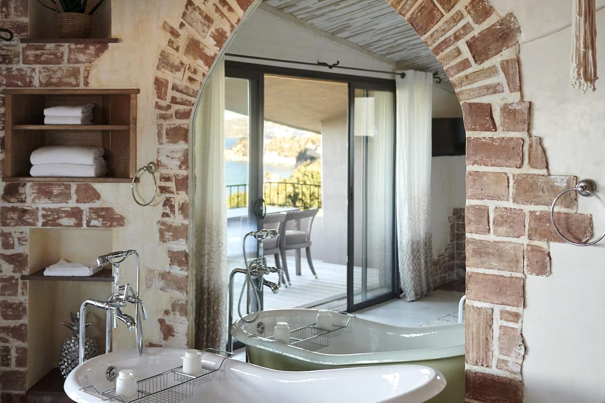 junior suite, terrace, sea view | deep-soaking bathtub