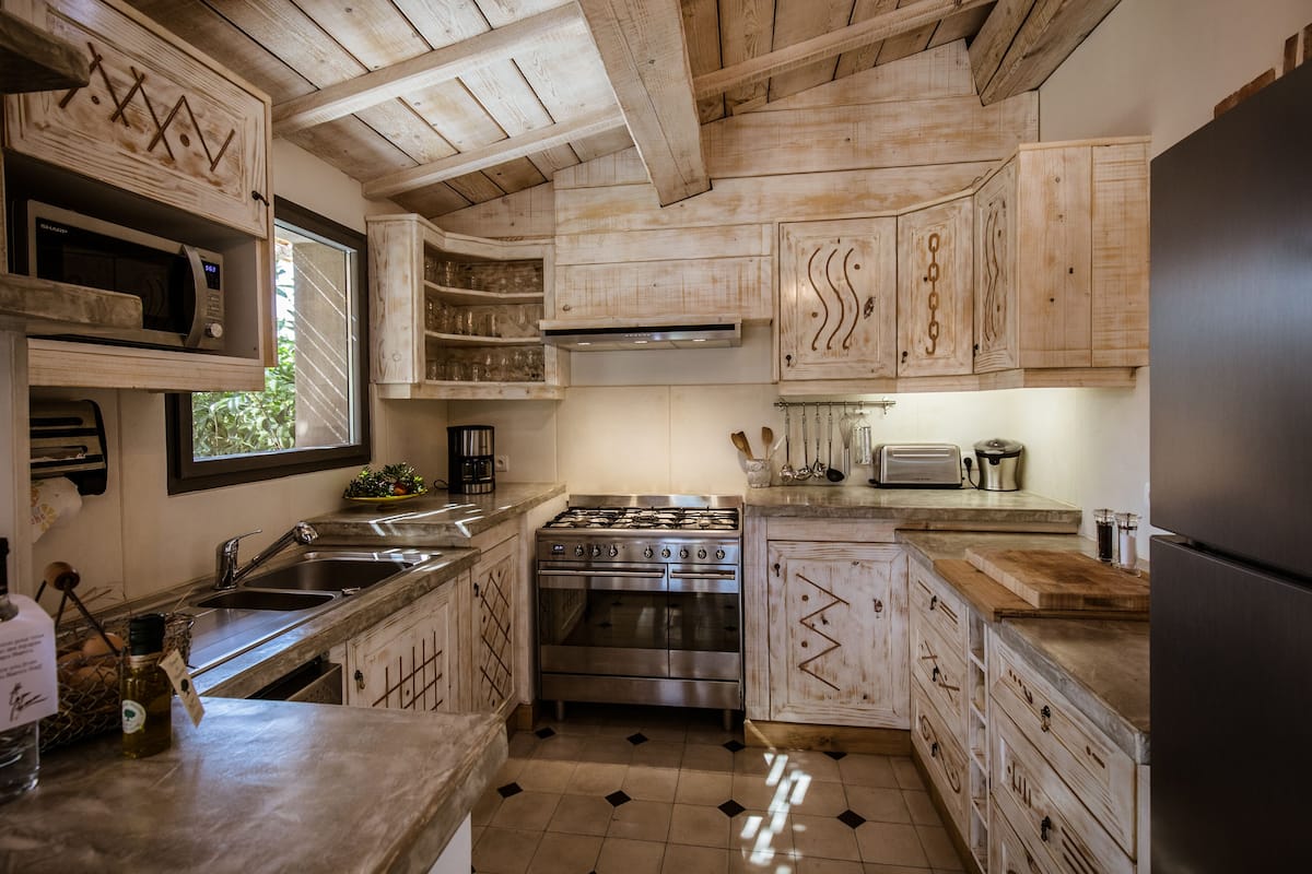 luxury villa (6 persons - 5 minutes away from hotel) | private kitchen