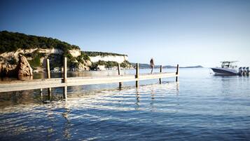 Playa privada, camastros, sombrillas y toallas de playa