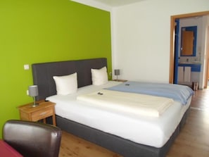 Premium bedding, in-room safe, individually furnished, desk - Hotel Frankenhöhe (Aurach)