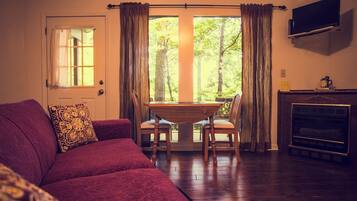 Comfort Duplex, 1 King Bed with Sofa bed, Kitchen, Mountain View | 2 bedrooms, individually decorated, individually furnished