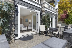 Deluxe Room, 1 King Bed, Fireplace, Oceanfront | Egyptian cotton sheets, premium bedding, iron/ironing board, free WiFi - Waterfront Inn (Gig Harbor)