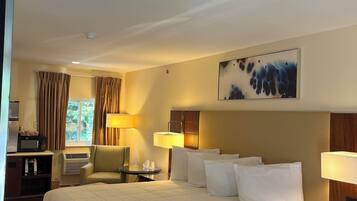 Kamer, 1 kingsize bed | Een bureau, verduisterende gordijnen, een strijkplank/strijkijzer