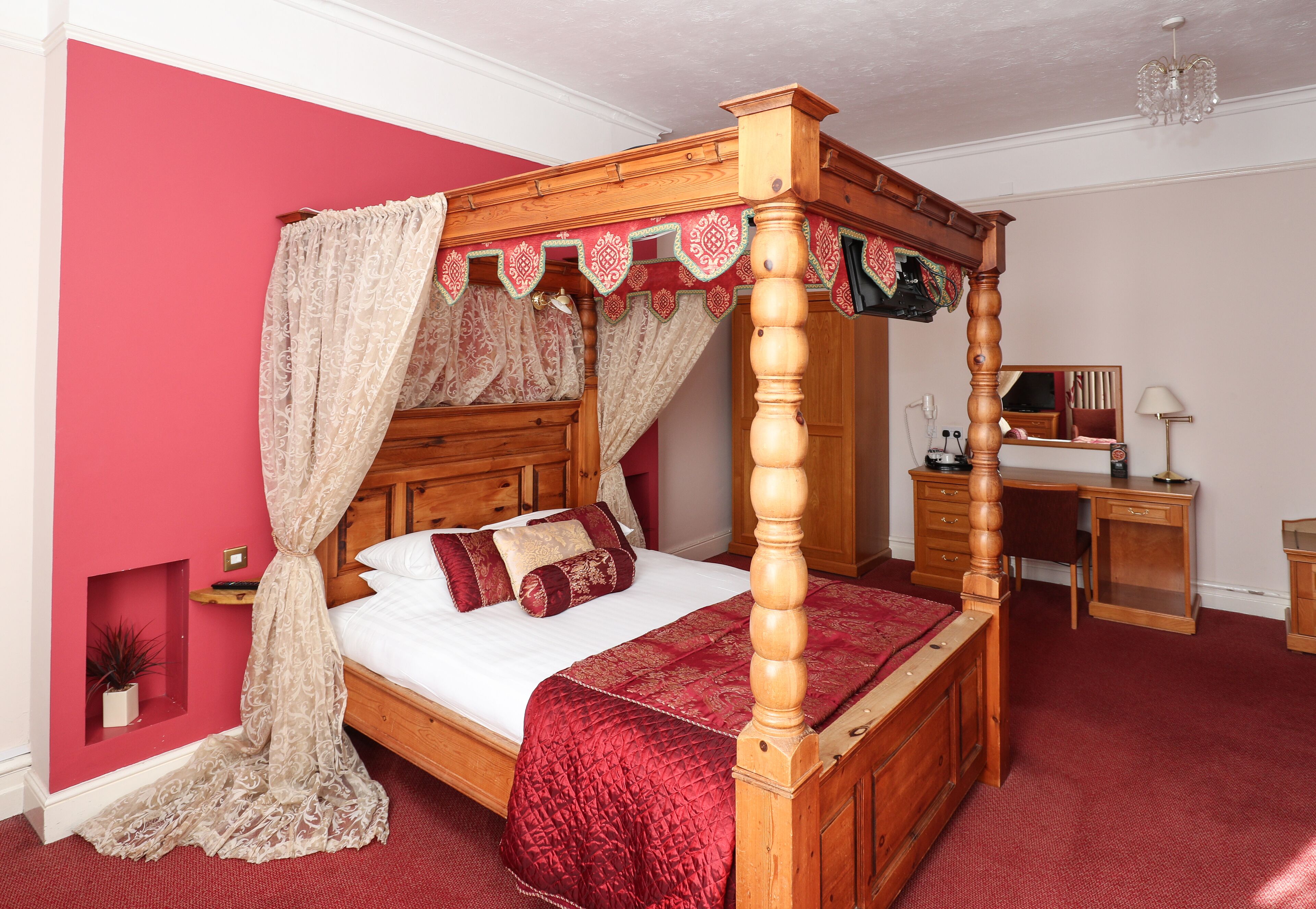 Photo - Royal Exeter Hotel