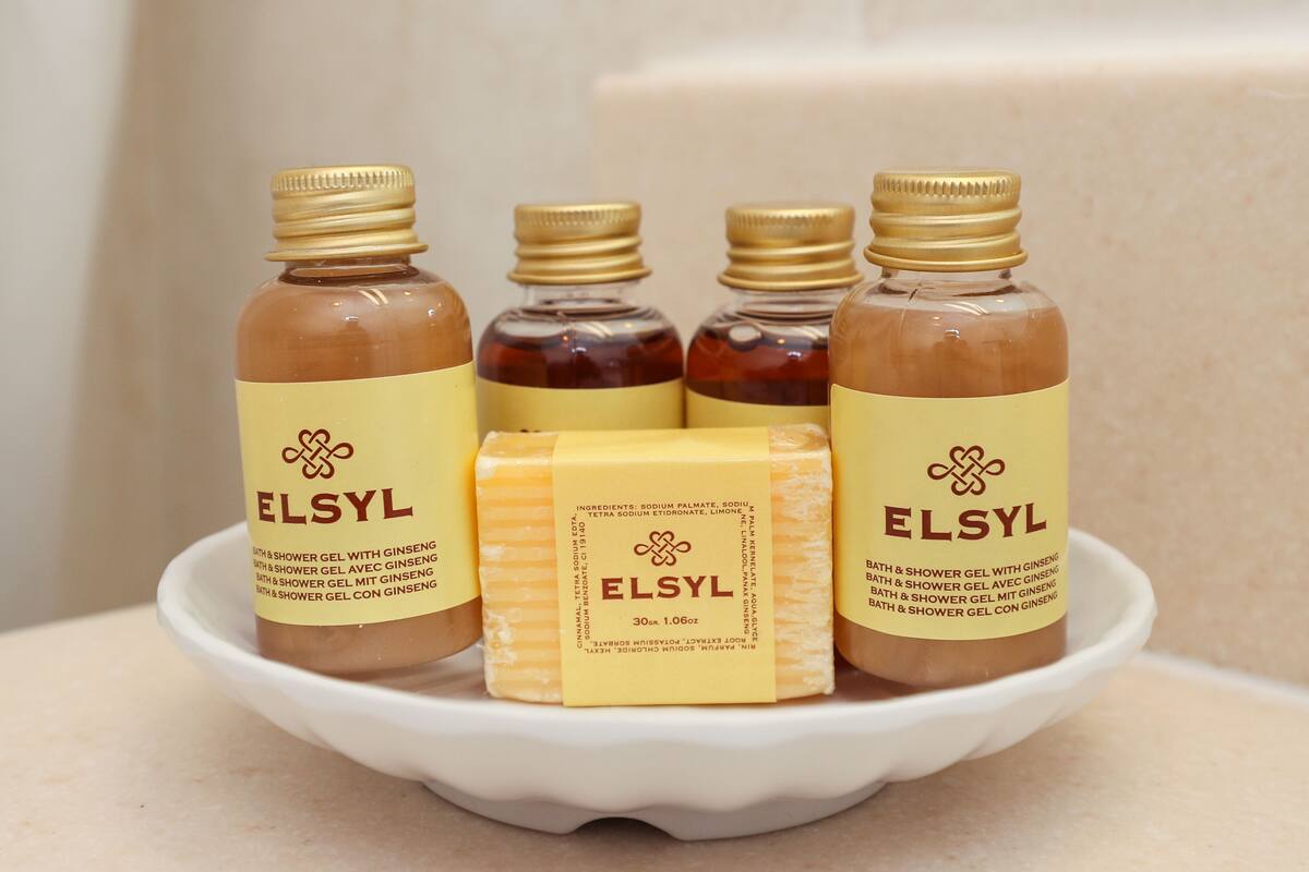 desk, free wifi, bed sheets, wheelchair access