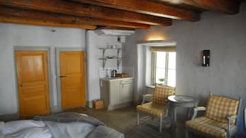 1 soveværelse, minibar, pengeskab på værelset, skrivebord