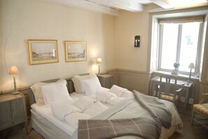 スタンダード ダブルまたはツインルーム | ミニバー、セーフティボックス (室内)、デスク、遮光カーテン