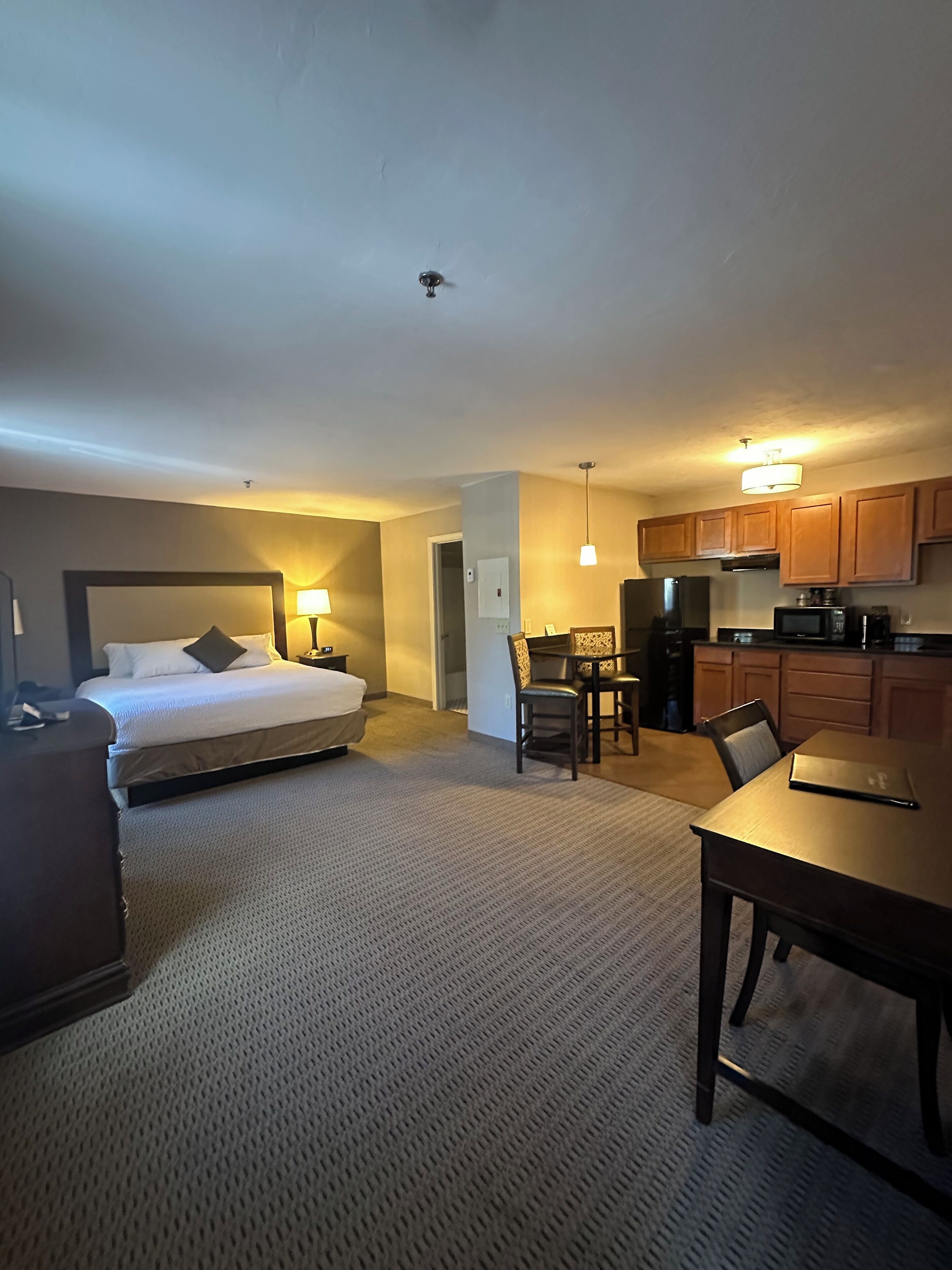 Standard Studio, 1 King Bed