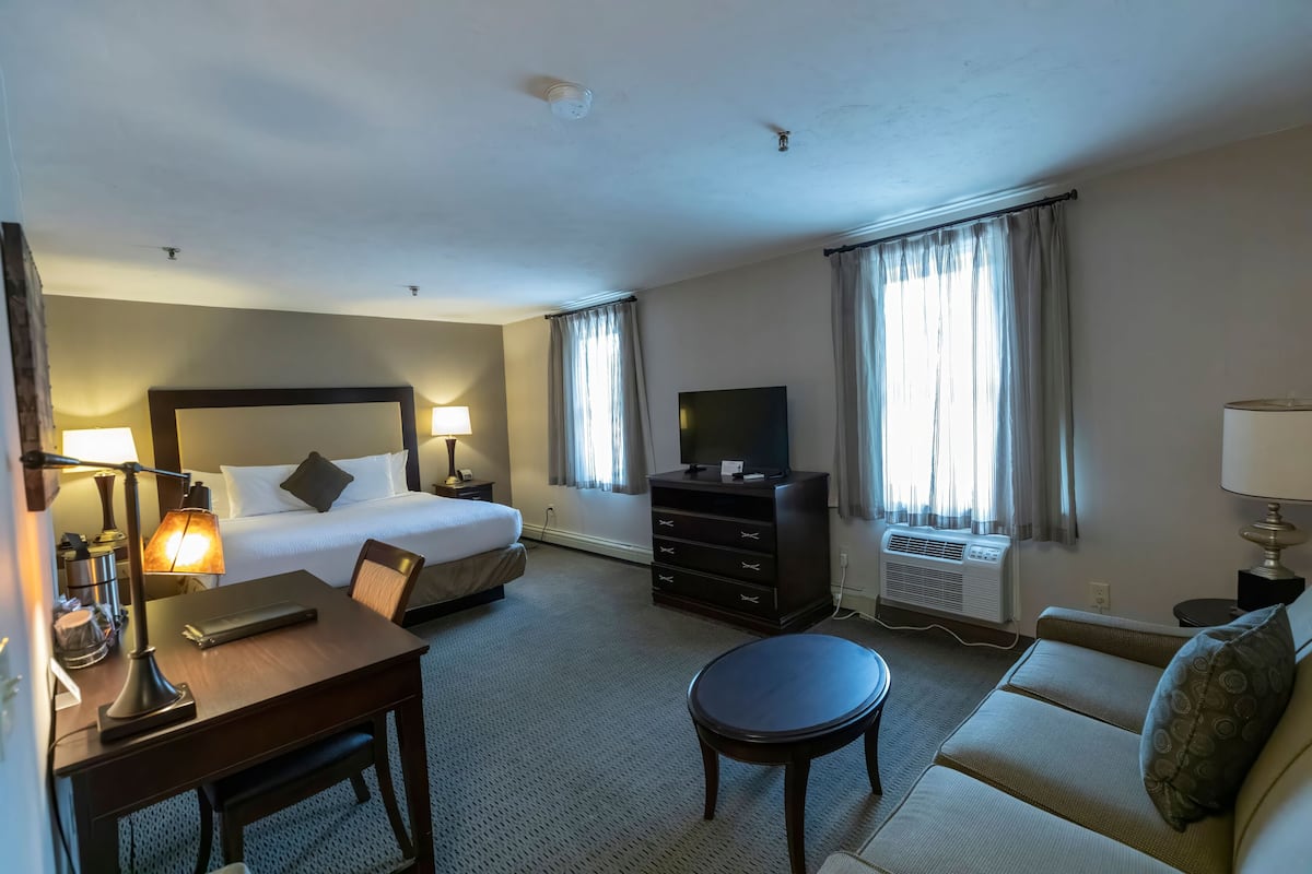 Iron/ironing board, cribs/infant beds, free WiFi, bed sheets