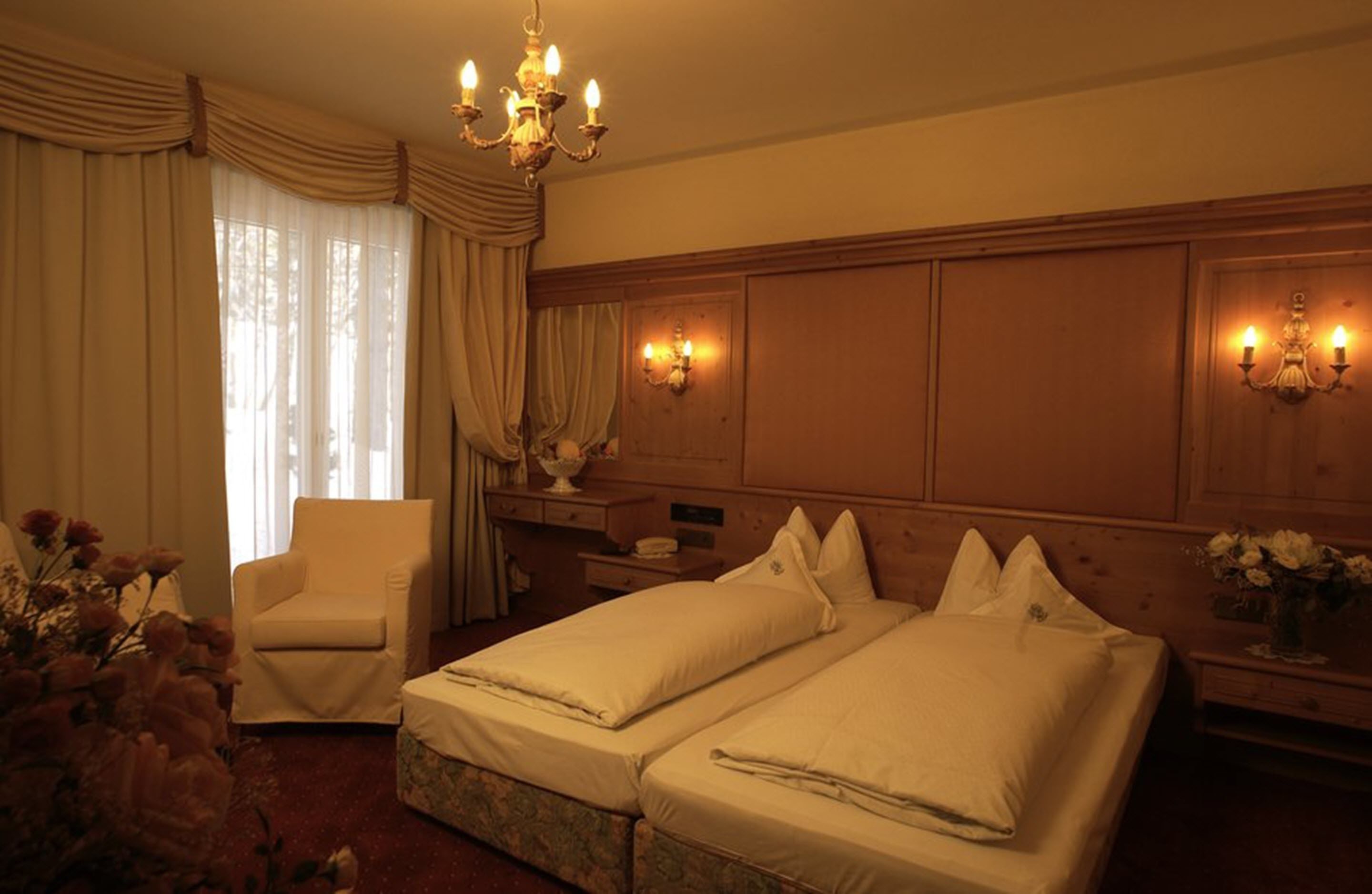 Literie hypoallergénique, coffres-forts dans les chambres