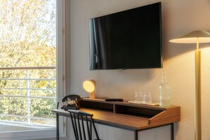 Habitación familiar | 1 dormitorio, caja fuerte, espacio para trabajar con un portátil