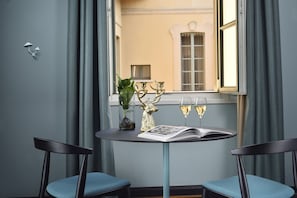 Executive Room | Minibar, in-room safe, desk, blackout drapes
