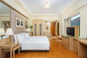 Minibar, caja de seguridad en la habitación y muebles diferentes 