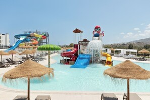 Outdoor pool, pool umbrellas, sun loungers - Hotel Best Mojácar (Mojacar)