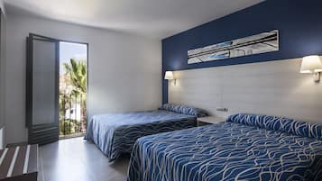 In-room safe, desk, bed sheets