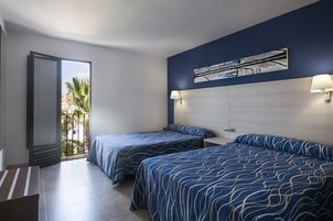 Caja de seguridad en la habitación, escritorio y ropa de cama 