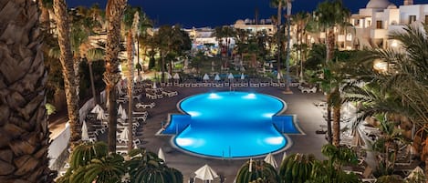 Outdoor pool, open 10:00 AM to 7:00 PM, pool umbrellas, sun loungers