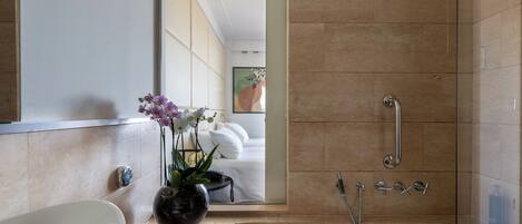 A modern bathroom with a bathtub, a white sink, and a mirror.