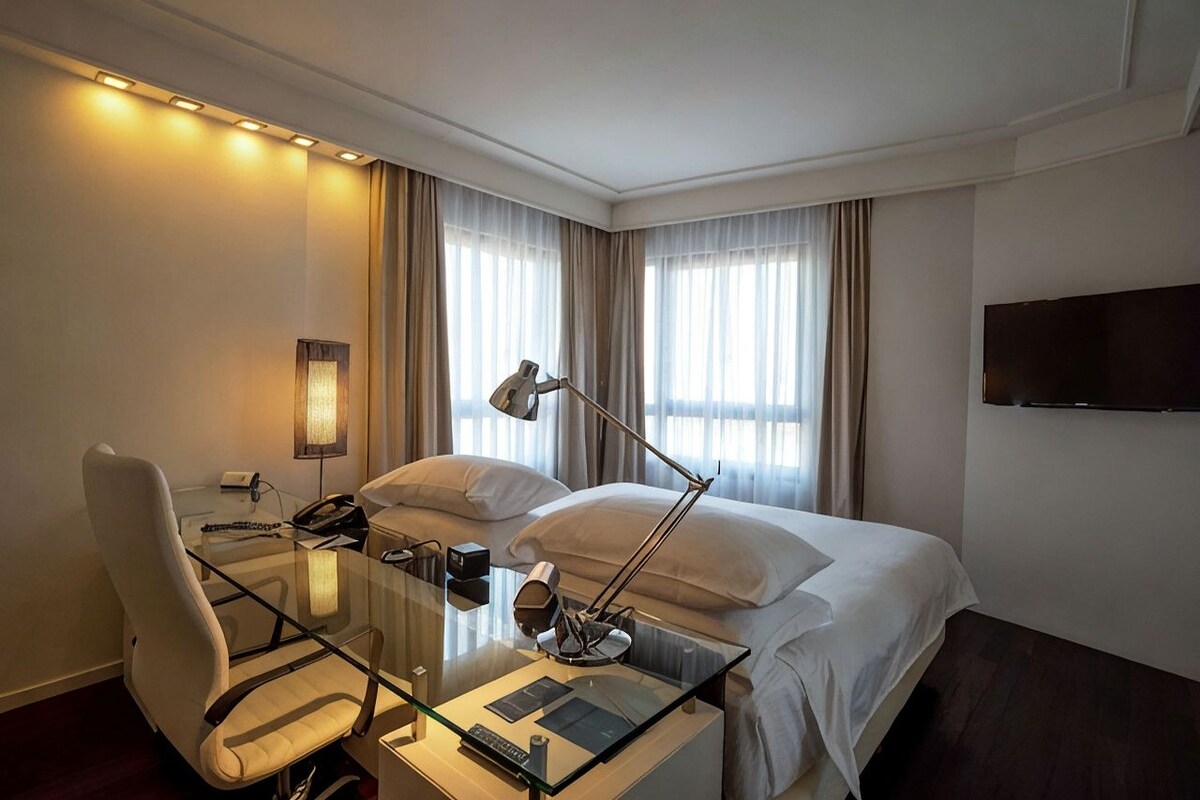 Minibar, in-room safe, desk, soundproofing
