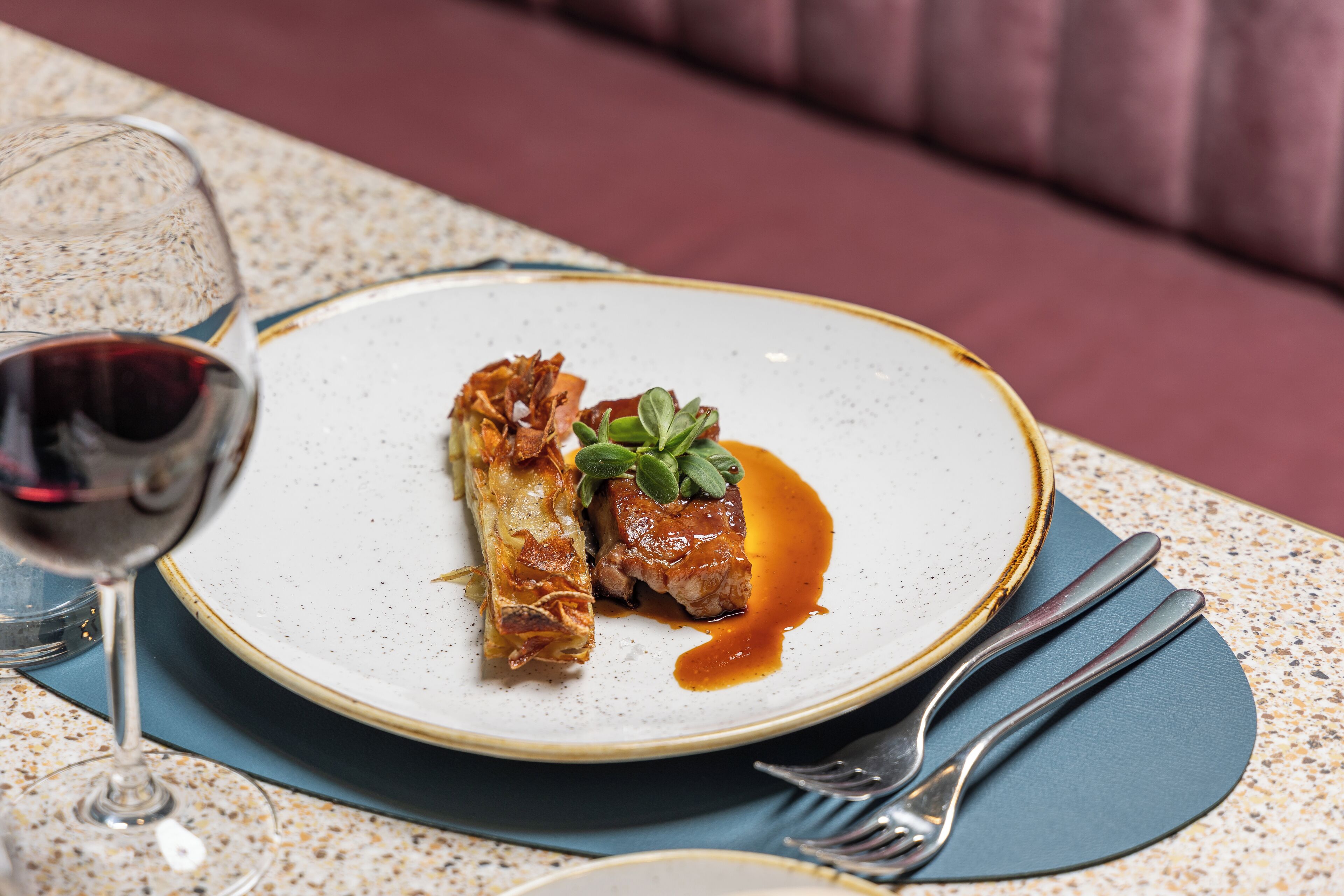 lunch and dinner served, italian cuisine