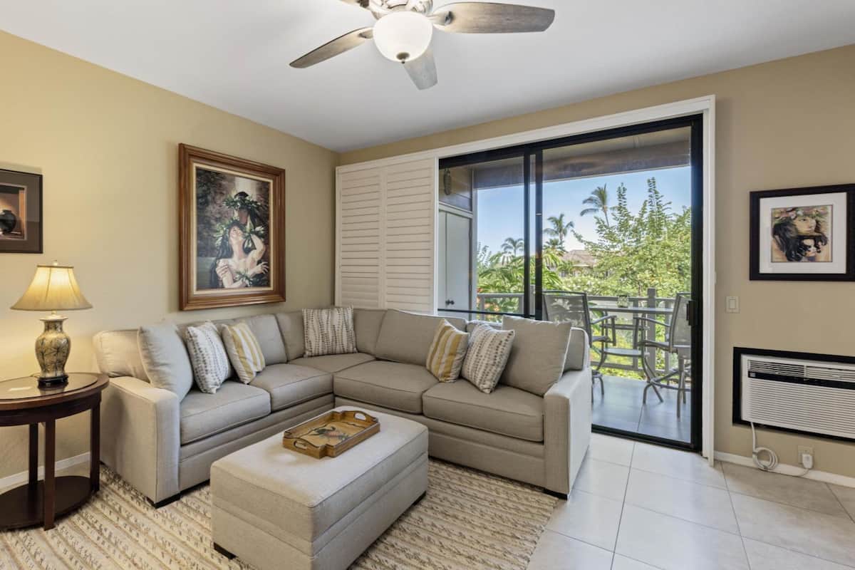 Condo, 2 Bedrooms, Golf View (31) | Front of property