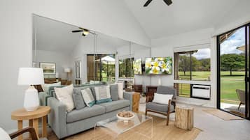 Condo, 1 Bedroom, Golf View (PLATINUM (104)) | Living area | TV, DVD player