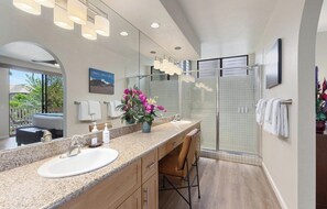 Amenidades de baño gratuitas, secadora de cabello, toallas 