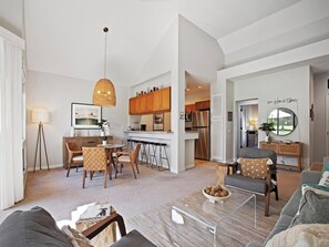 Condo, 1 Bedroom, Golf View (PLATINUM (104)) | Living area | TV, DVD player