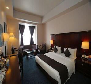 Hochwertige Bettwaren, Minibar, individuell dekoriert