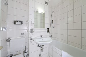 Combined shower/bathtub, eco-friendly toiletries, hair dryer, towels