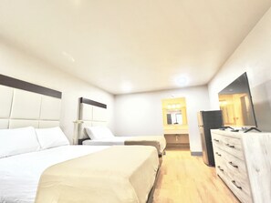 經濟客房, 2 張加大雙人床, 非吸煙房 | 高級寢具、書桌、手提電腦工作空間、隔音