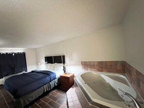 Executive Room, 1 King Bed, Non Smoking | Bathroom