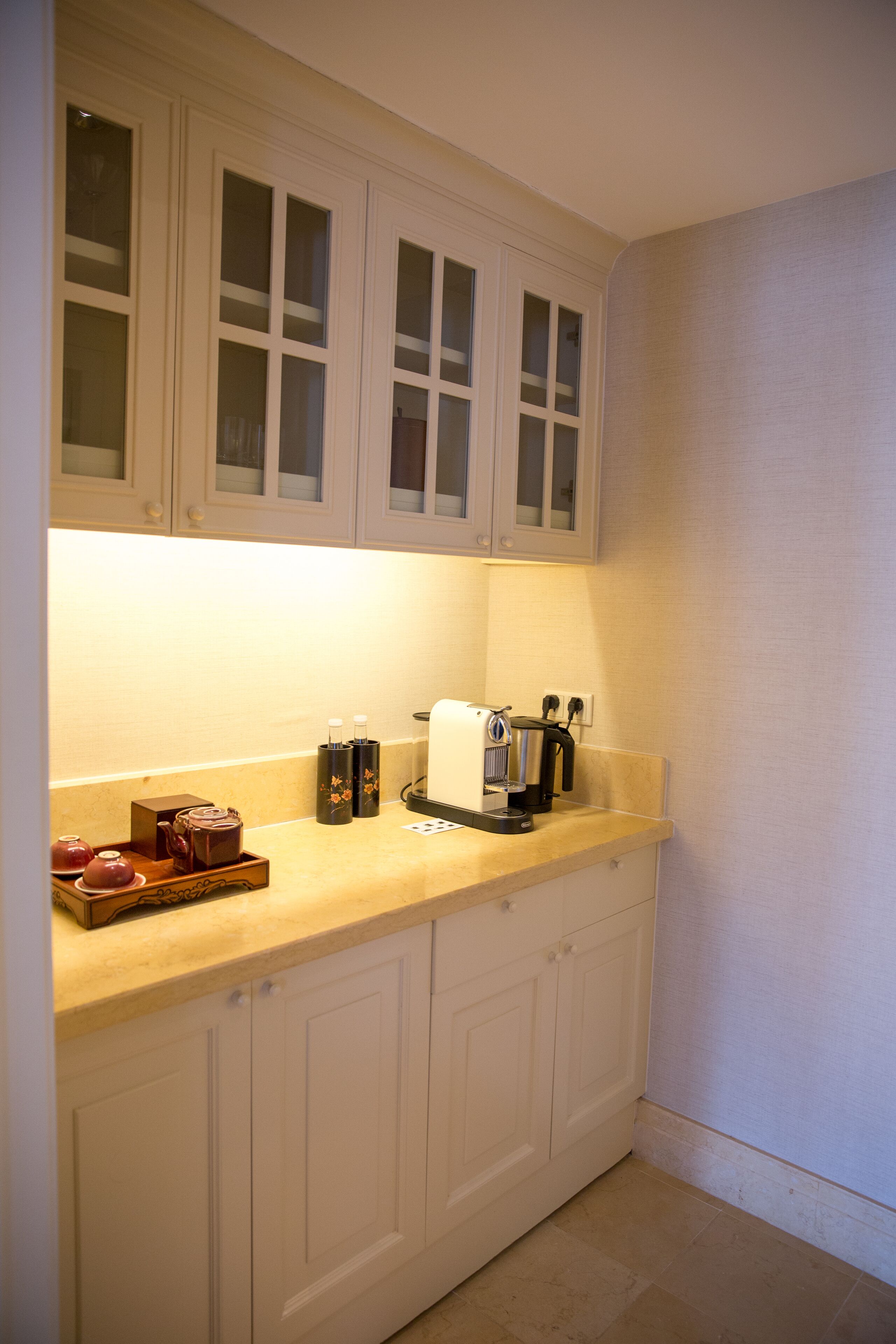 coffee/tea maker, high chair