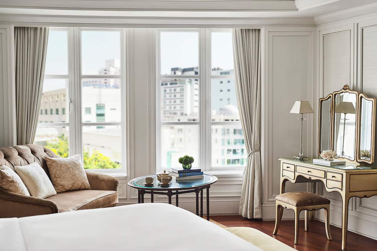 presidential suite | hypo-allergenic bedding, minibar, in-room safe, desk