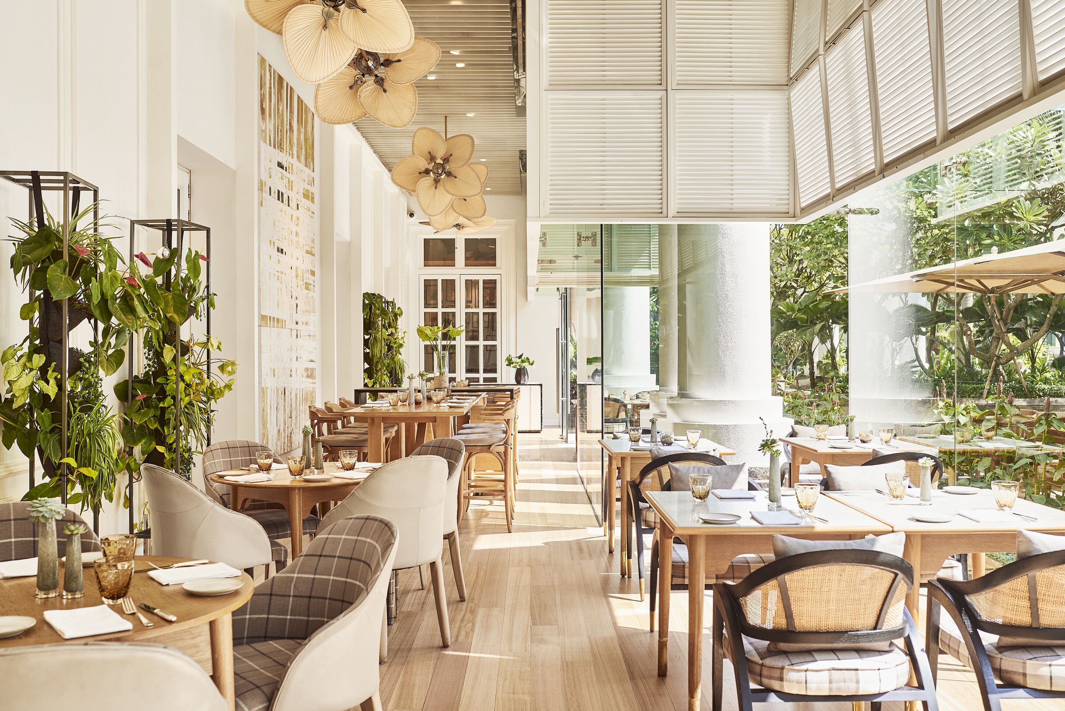 2 restaurants; breakfast, lunch, dinner, and brunch served